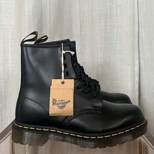 Dr. Martens Smooth Black 1460 Boots
